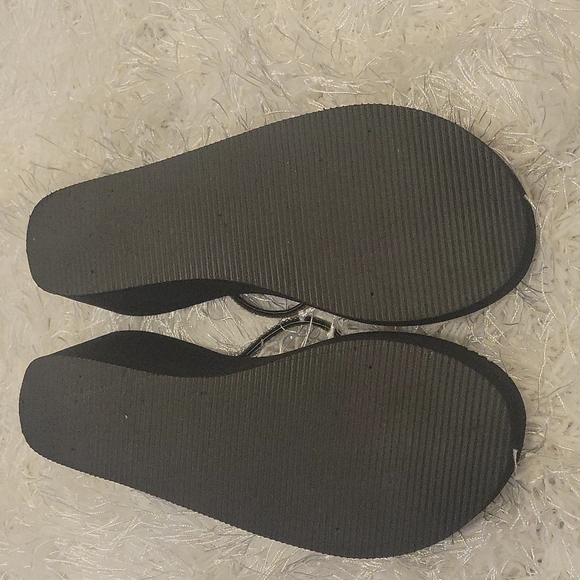 Black with glimmer, platform flip flops - Picture 3 of 4
